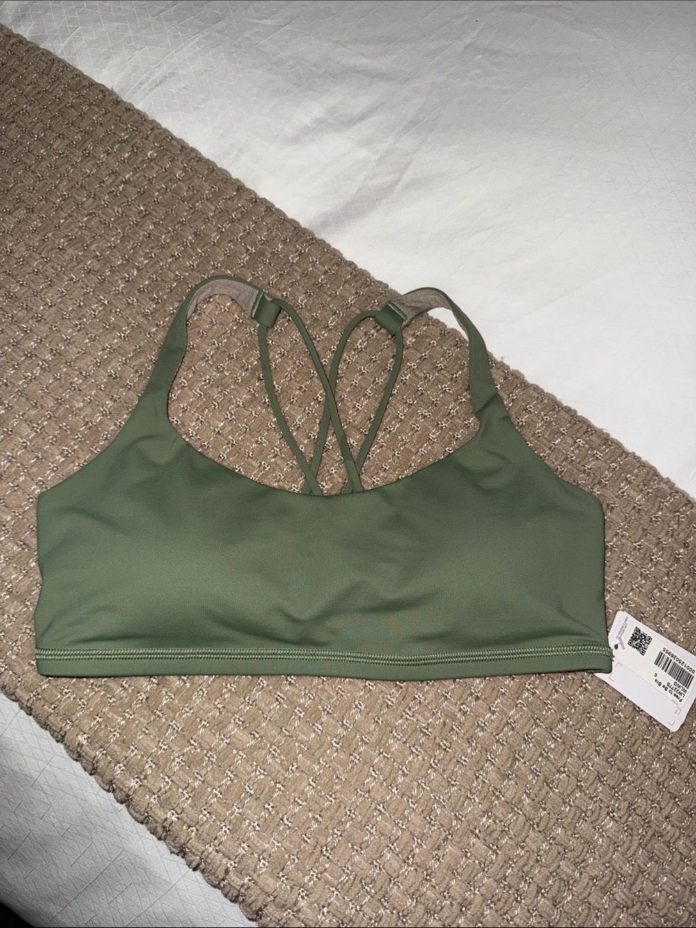 New with tags Lululemon sports Bra in Willow Green - Light Support A/B Cup